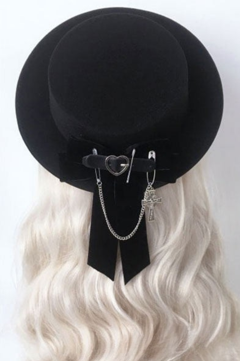 Heart Buckle Ribbon Flat Hat
