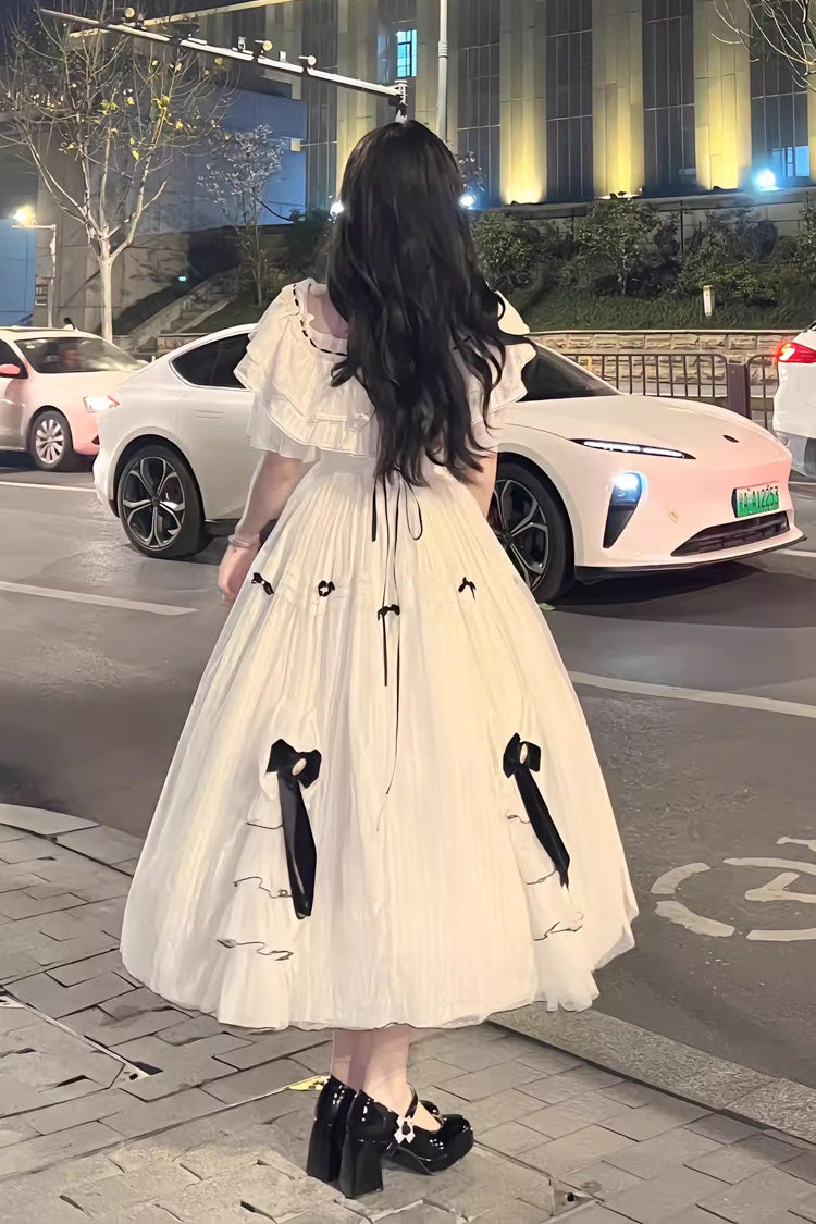 Finely Styled Dress with a Classic Vintage Look