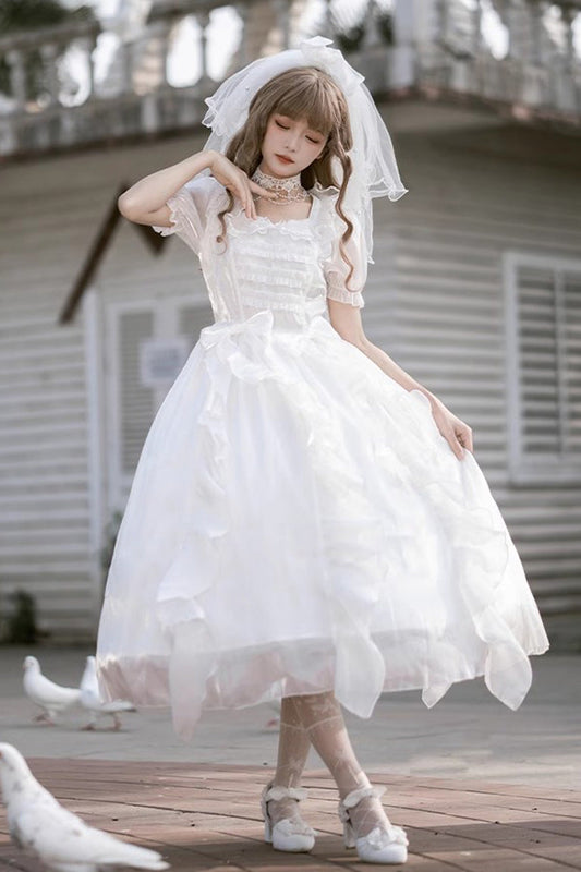 Finely Styled Dress with a Classic Vintage Look