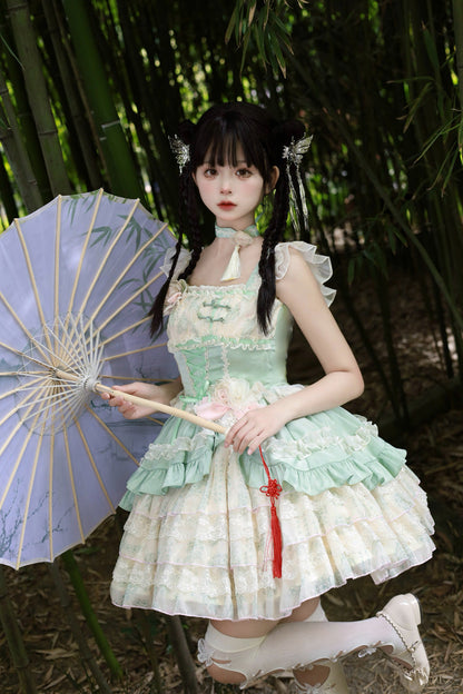 Finely Styled Dress with a Classic Vintage Look