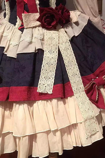 Finely Styled Dress with a Classic Vintage Look