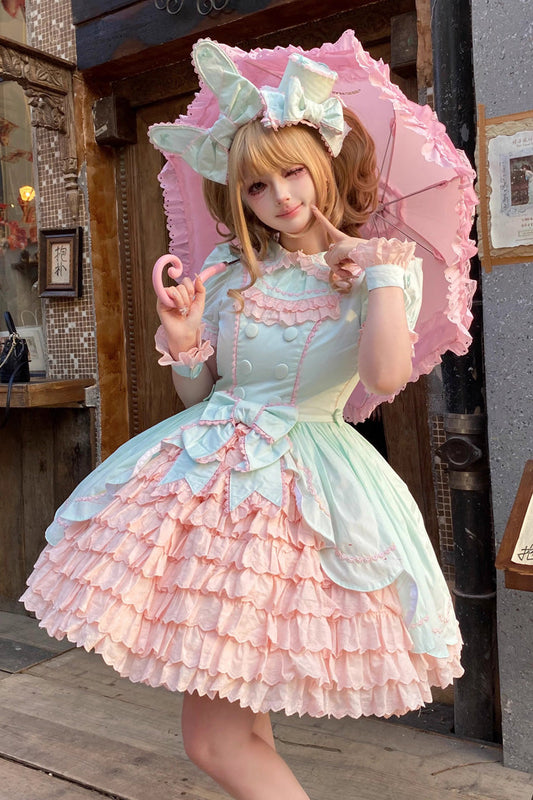 Finely Styled Dress with a Classic Vintage Look