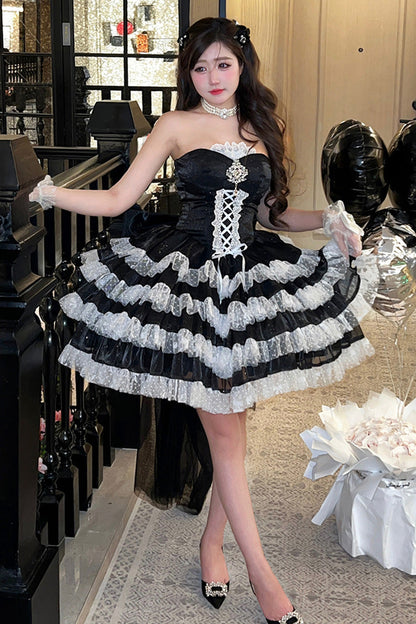 Beautifully Finished Dress in a Timeless Design