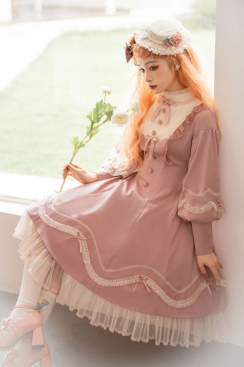 Beautifully Finished Dress in a Timeless Design