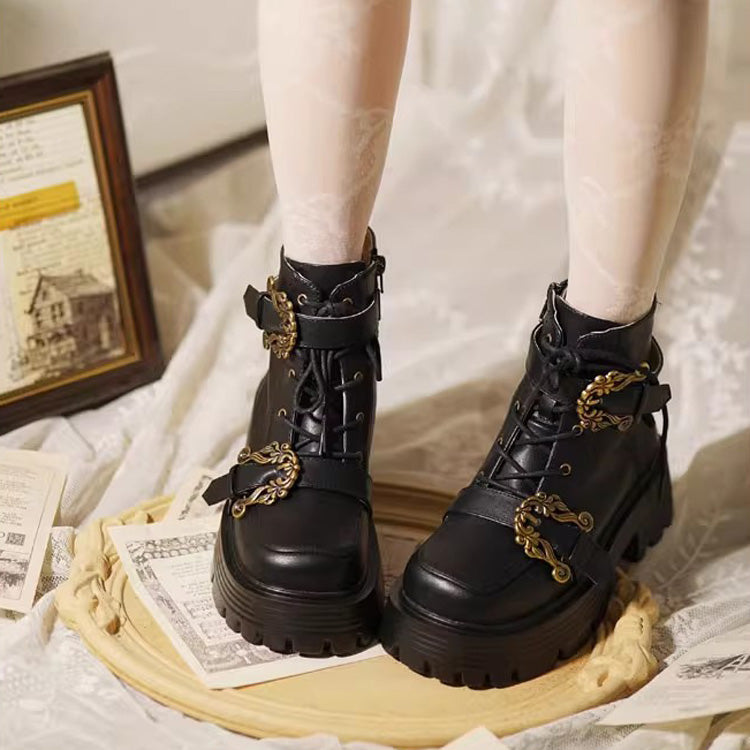 Effortlessly Elegant Boots with a Timeless Design
