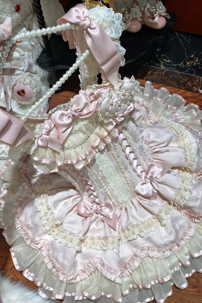 Finely Styled Dress with a Classic Vintage Look