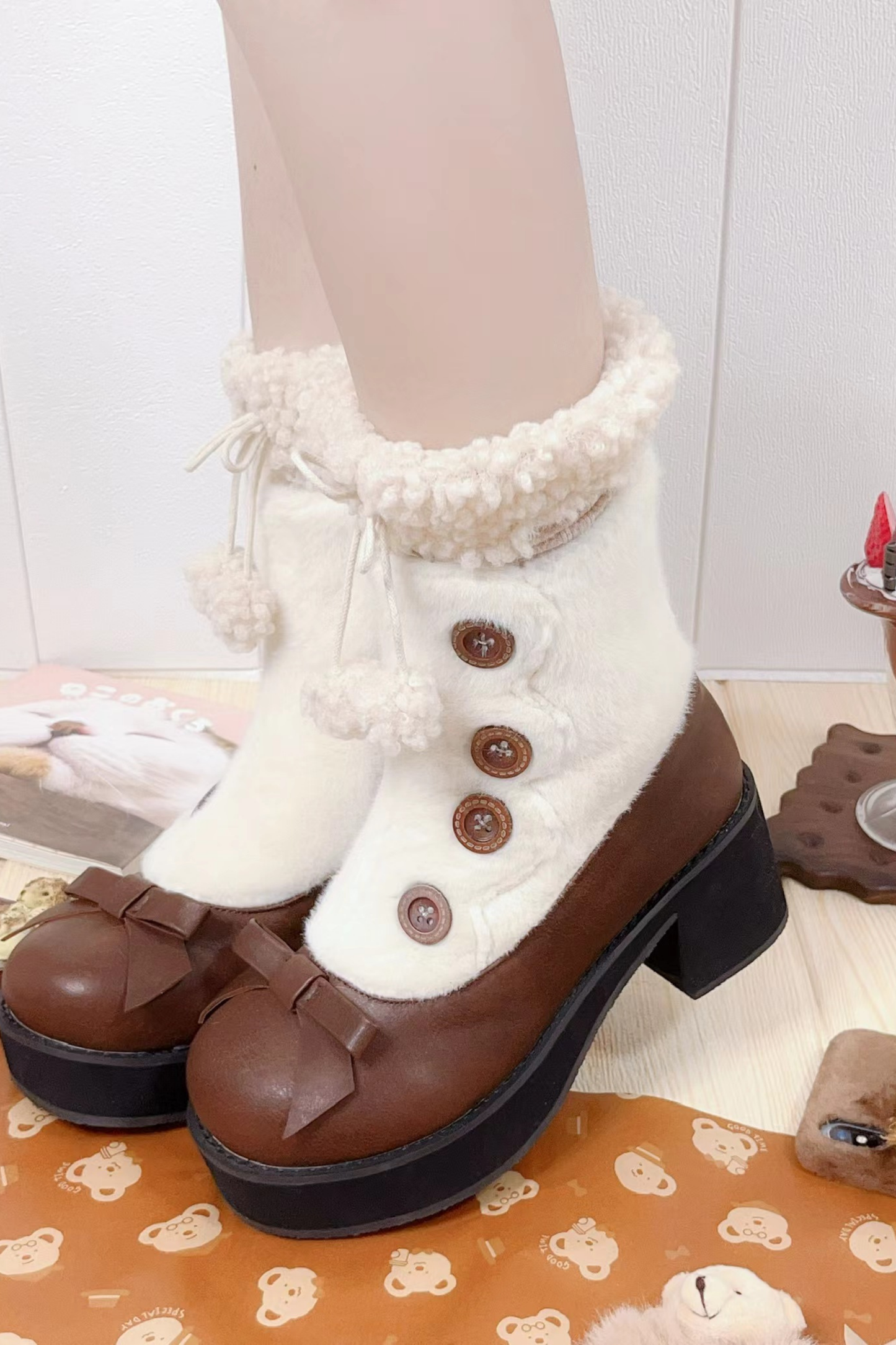 [pre-order] Retro Button Fur Socks Cover Fake Design Boots