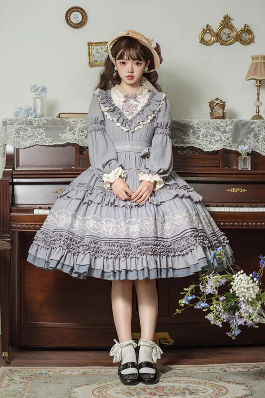 Finely Styled Dress with a Classic Vintage Look