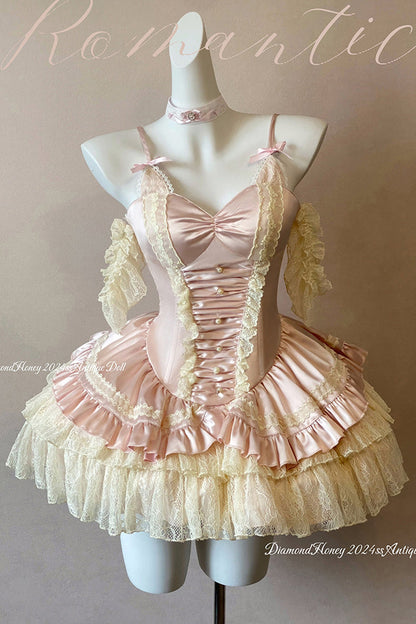 Finely Styled Dress with a Classic Vintage Look