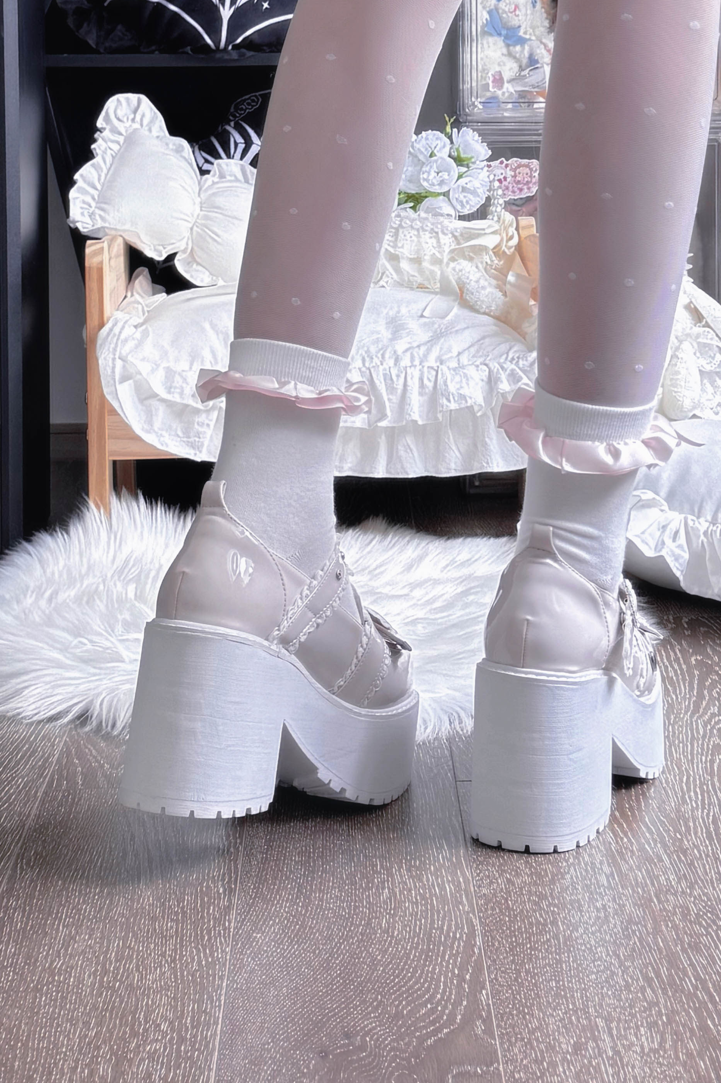 Jewel Cross Ribbon Shoes