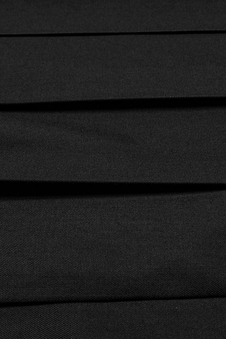 Casually Elegant Garment with a Refined Edge