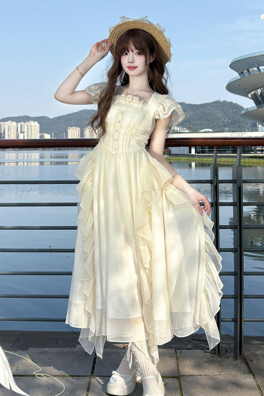 Finely Styled Dress with a Classic Vintage Look