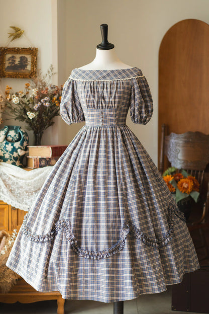 Classic Vintage Dress with a Flattering Fit