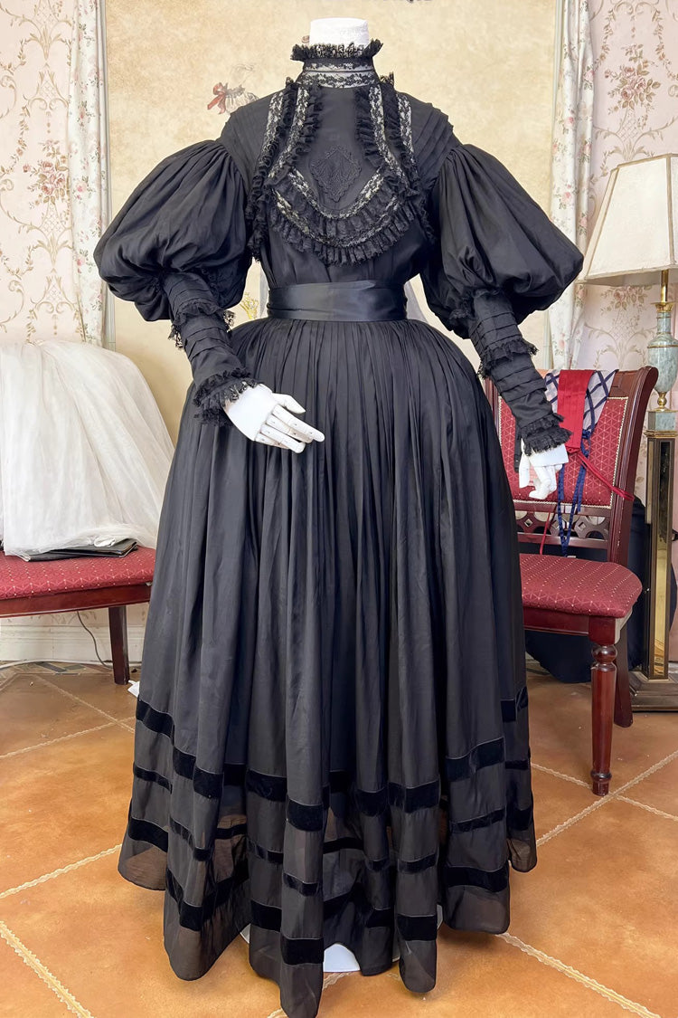 Casually Elegant Garment with a Refined Edge