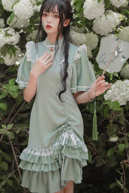 Subtly Elegant Dress with a Refined Vintage Look