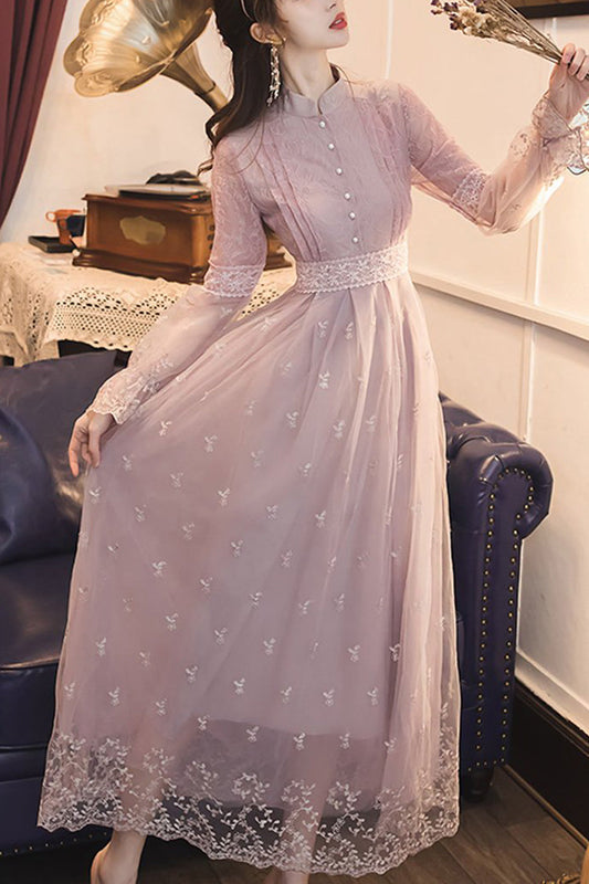 Finely Styled Dress with a Classic Vintage Look