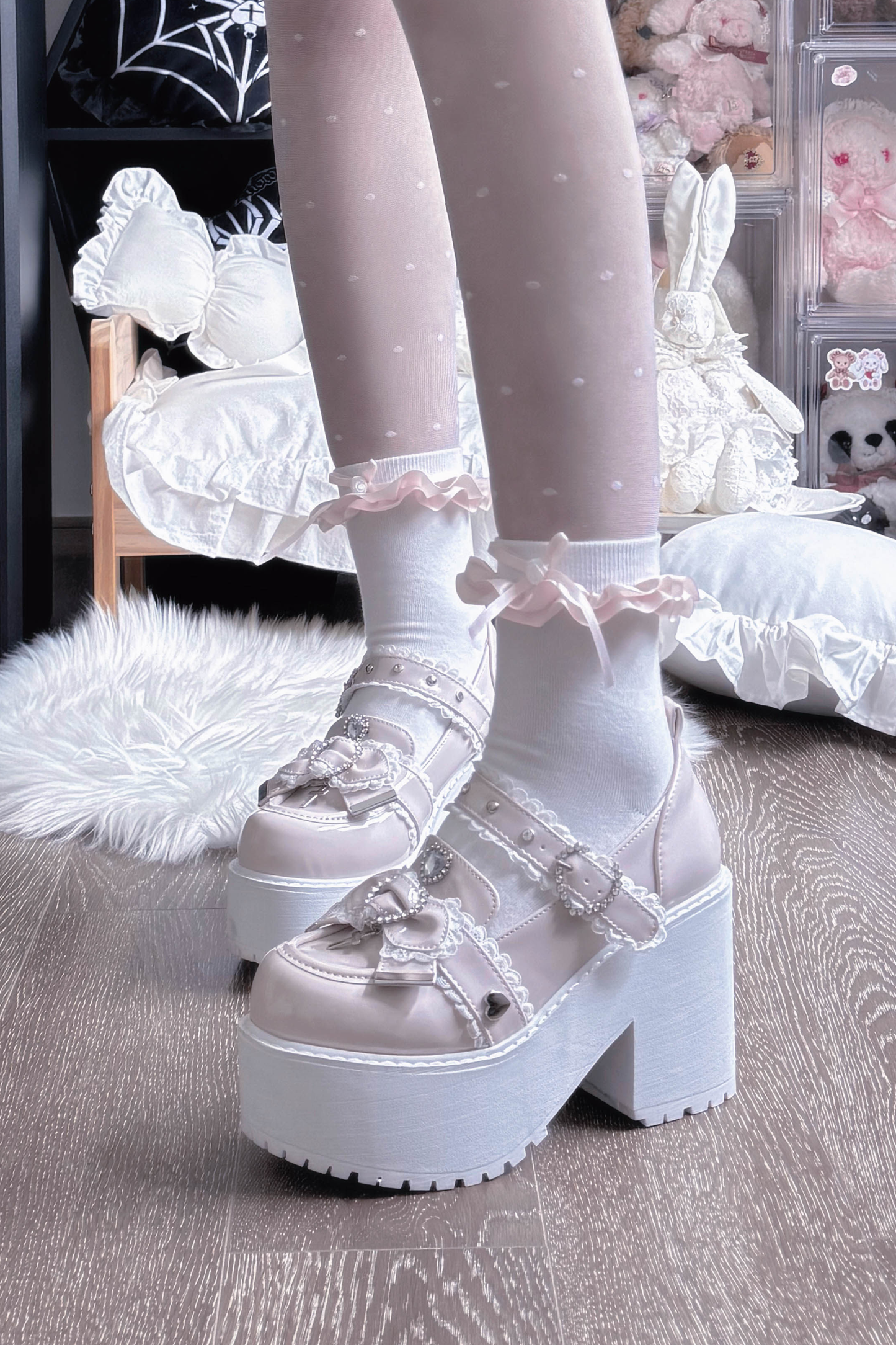 Jewel Cross Ribbon Shoes