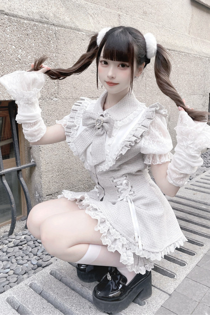 Lace-up Jirai Dress + Shorts + Sleeves + Brooch