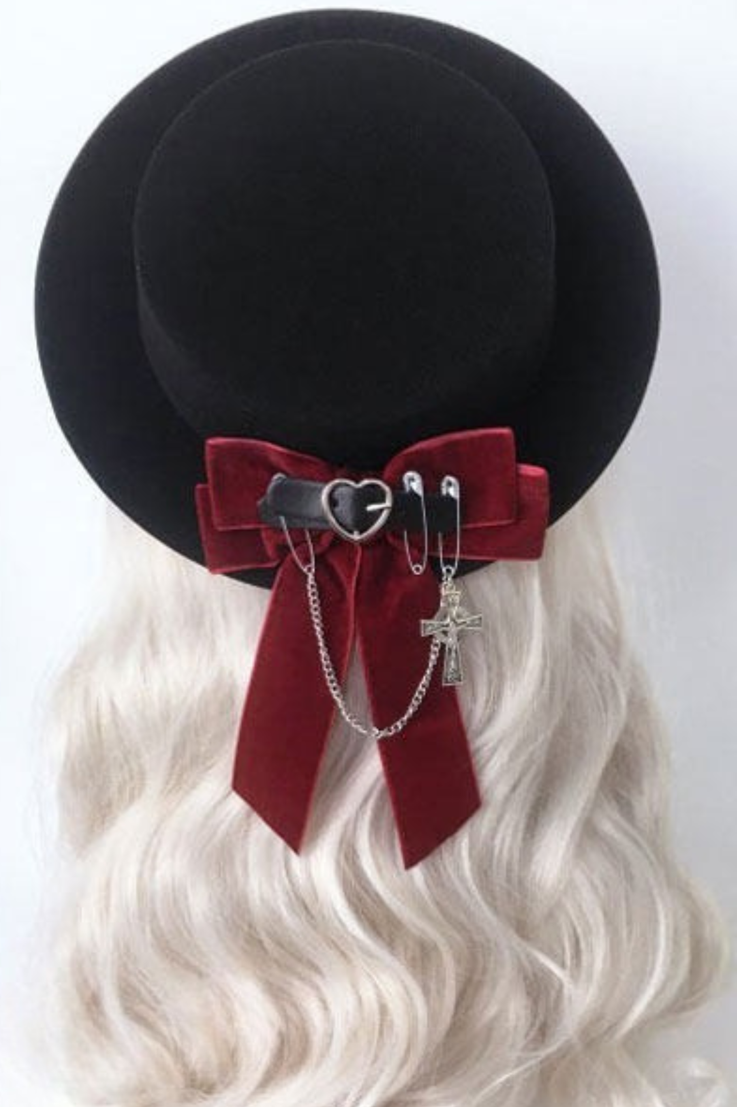 Heart Buckle Ribbon Flat Hat