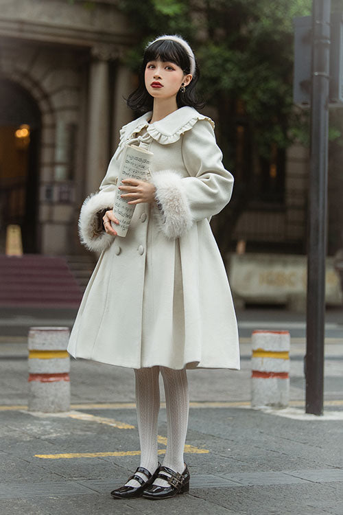Effortlessly Elegant Coat with a Timeless Design