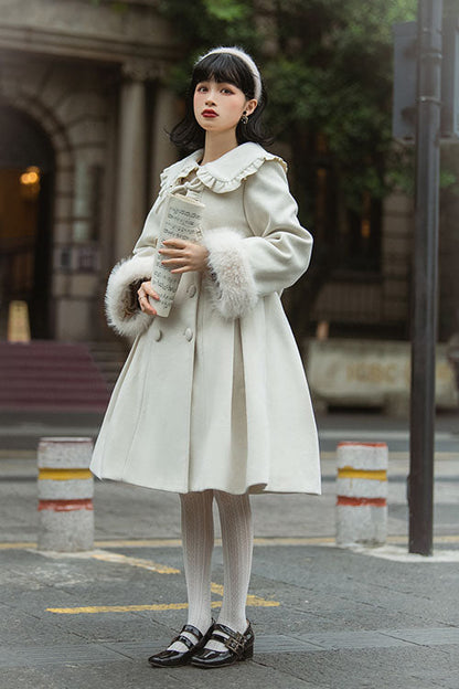 Effortlessly Elegant Coat with a Timeless Design