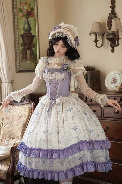 Finely Styled Dress with a Classic Vintage Look