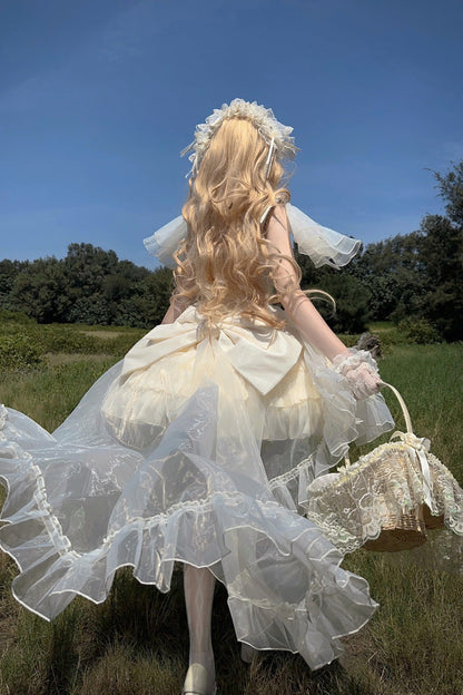 Subtly Elegant Dress with a Refined Vintage Look