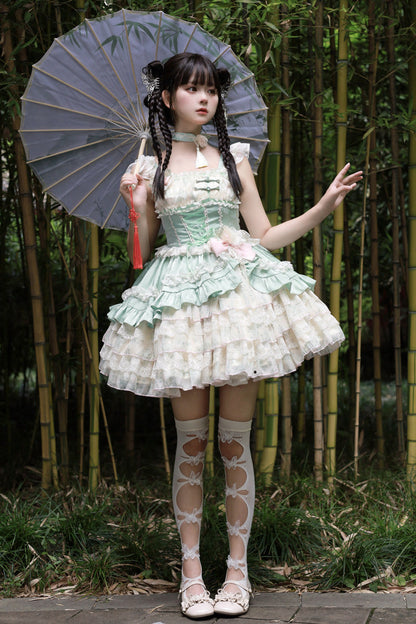 Finely Styled Dress with a Classic Vintage Look