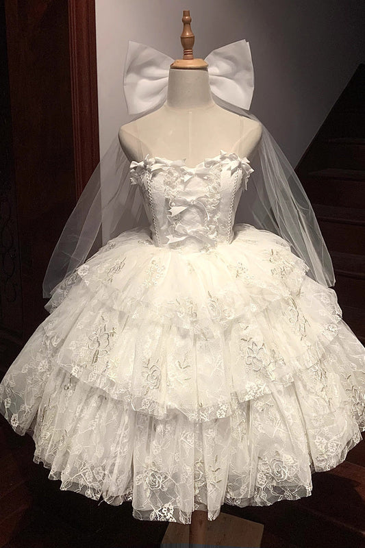 Finely Styled Dress with a Classic Vintage Look