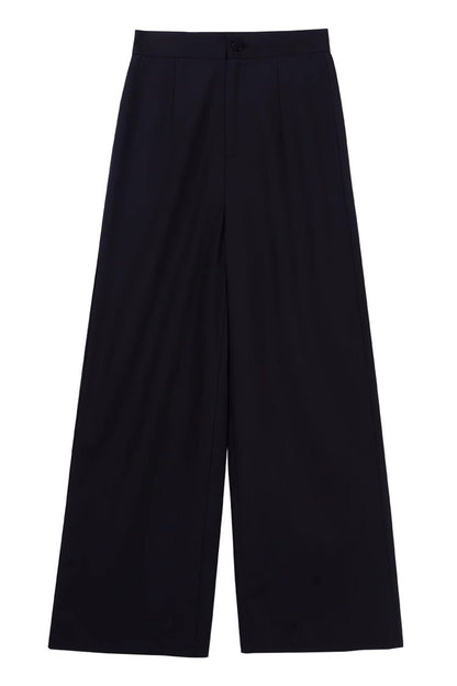 Effortlessly Elegant Pants with a Timeless Design