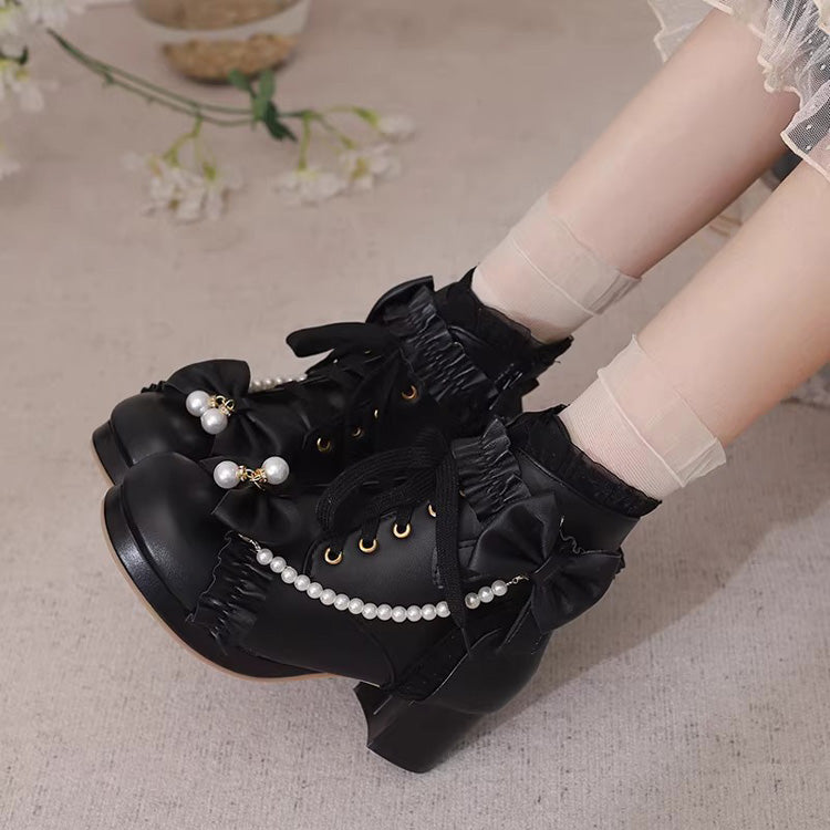 Effortlessly Elegant Boots with a Timeless Design