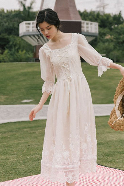 Classic Vintage Dress with a Flattering Fit
