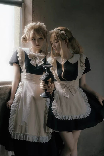 Subtly Elegant Dress with a Refined Vintage Look