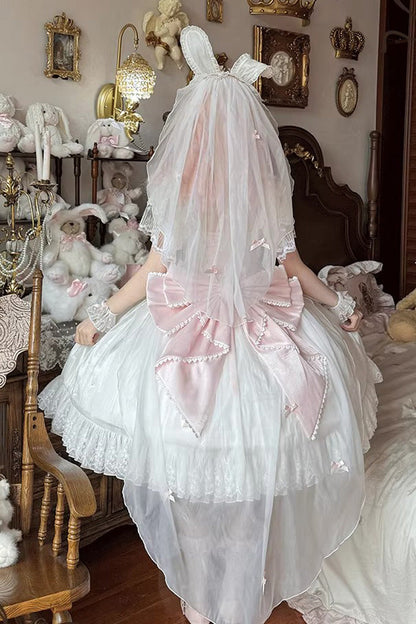 Subtly Elegant Dress with a Refined Vintage Look