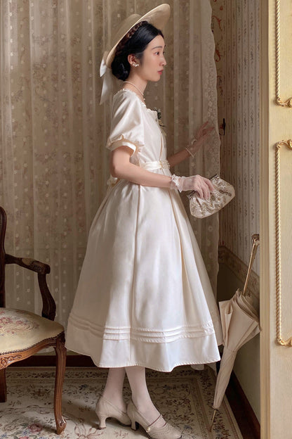 Classic Vintage Dress with a Flattering Fit