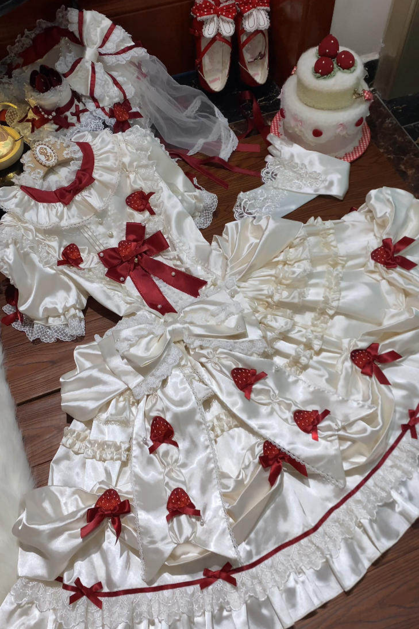 [pre-order Deadline: March 29] Cream Strawberry Lolita Dress