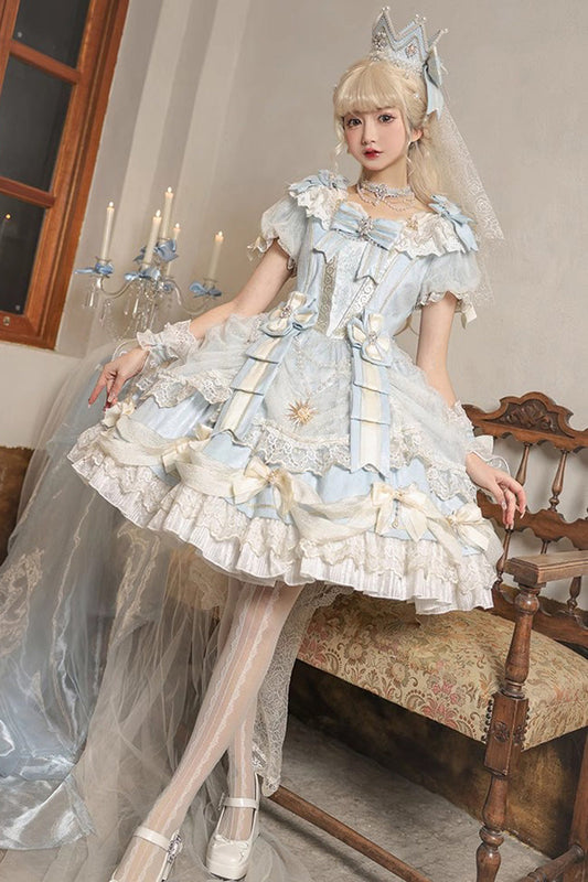 Finely Styled Dress with a Classic Vintage Look