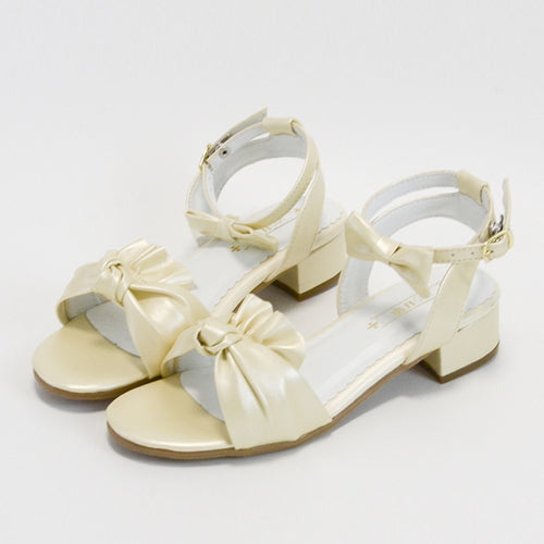 Casually Elegant Sandals with a Refined Edge