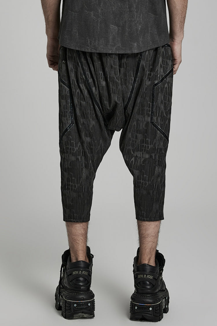 Effortlessly Elegant Pants with a Timeless Design