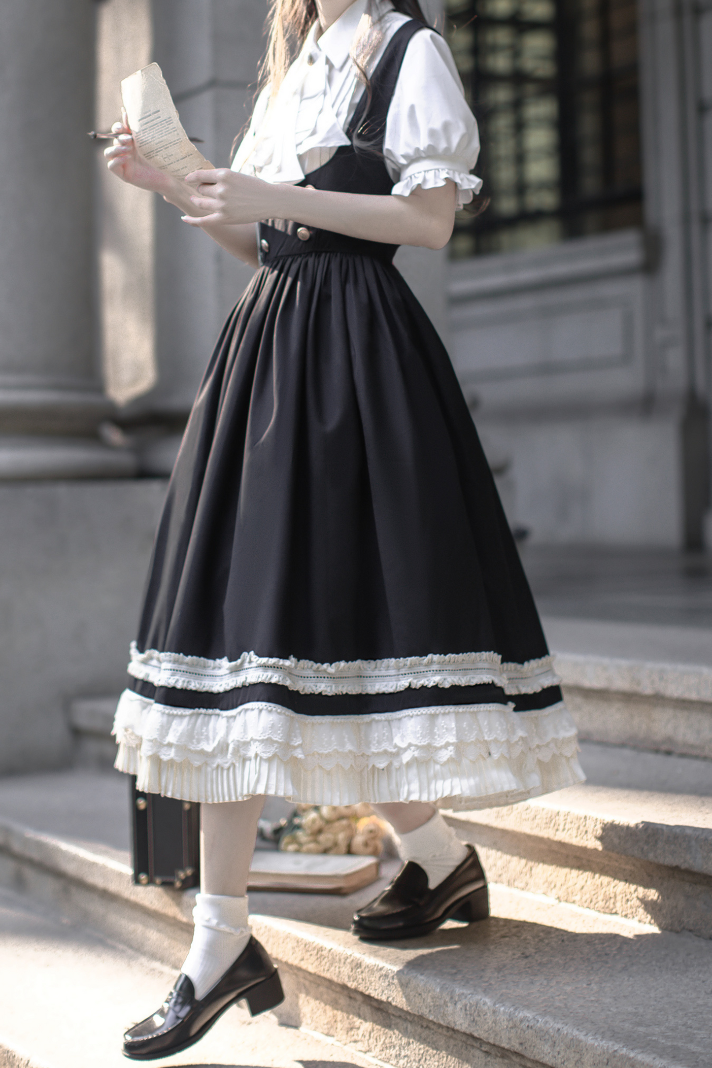 [reserved Item] Light Low College Style British Retro Vest Skirt + Shirt + Ribbon Tie + Brooch