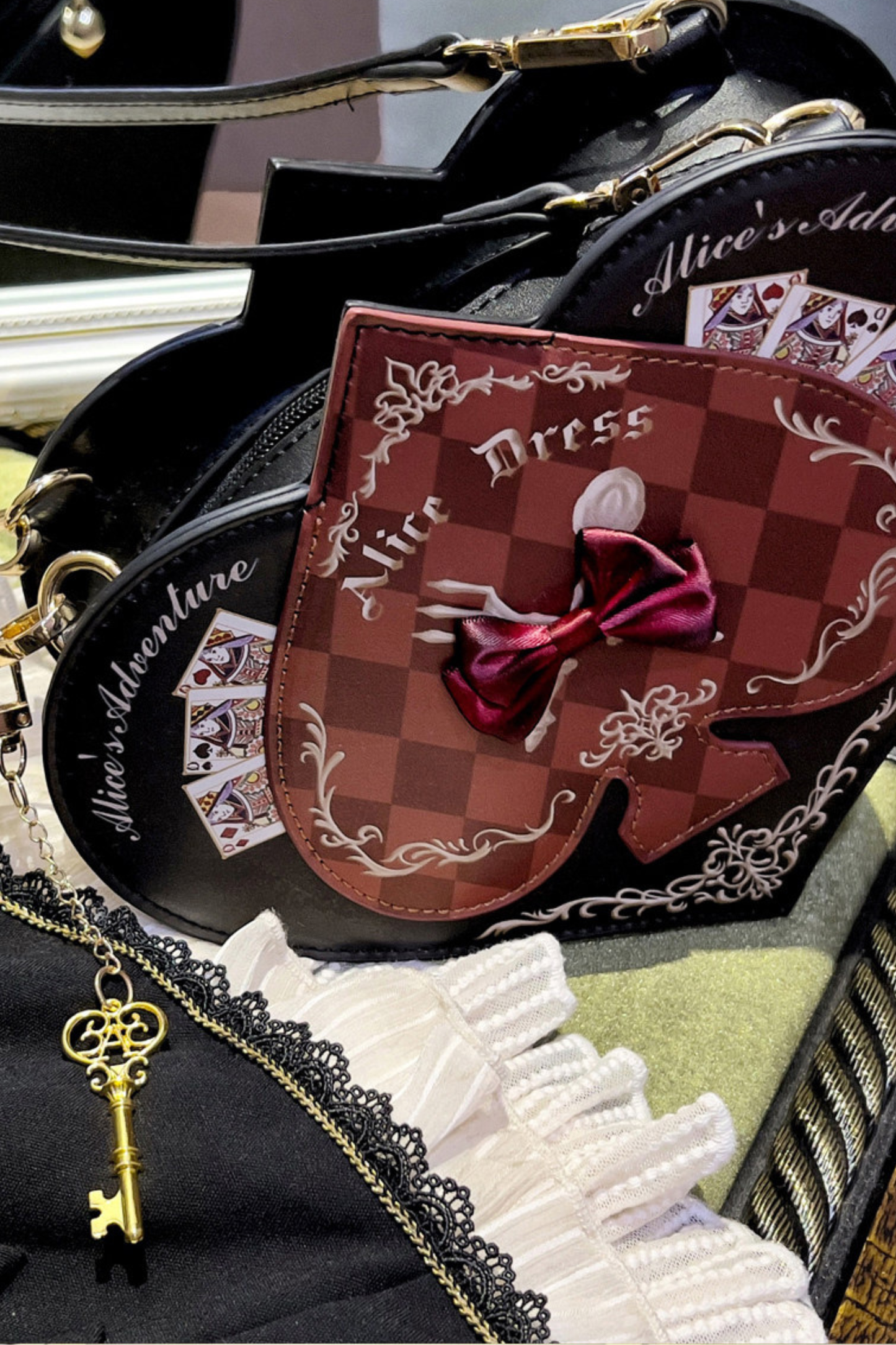Alice Messenger Bag