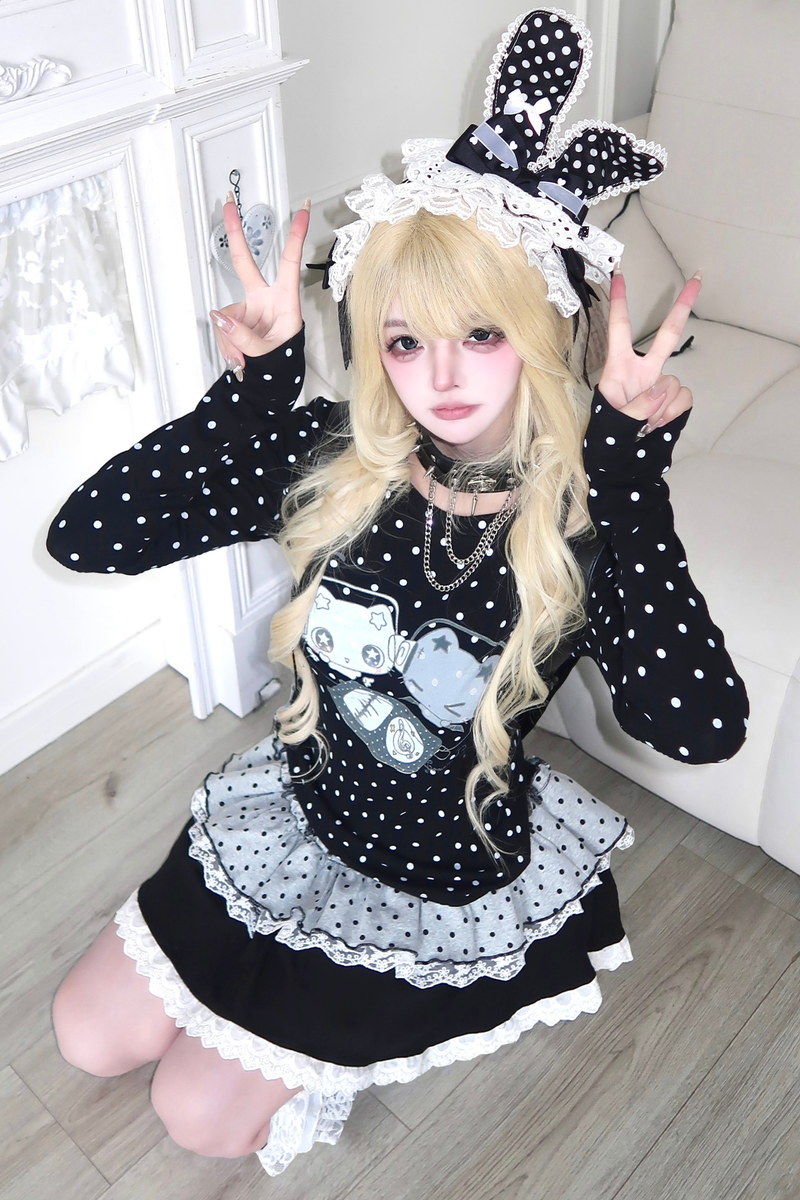Gothic Dot Slim Fit Top