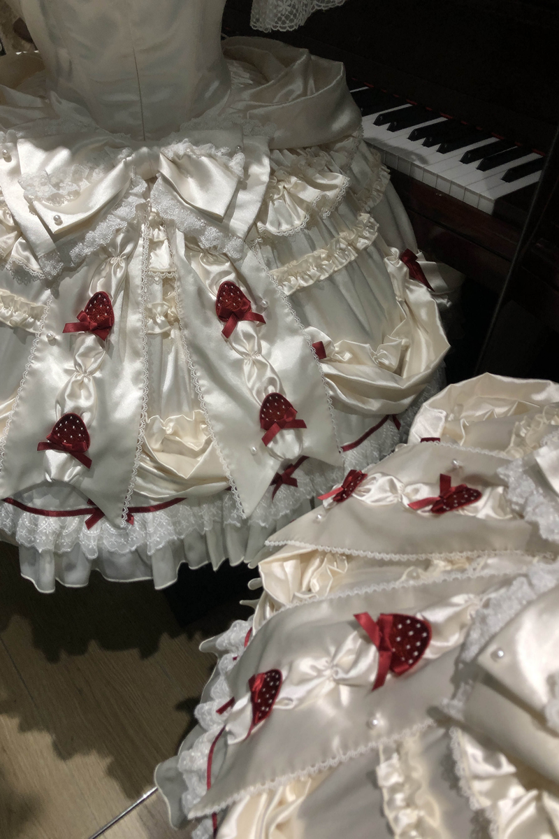 [pre-order Deadline: March 29] Cream Strawberry Lolita Dress