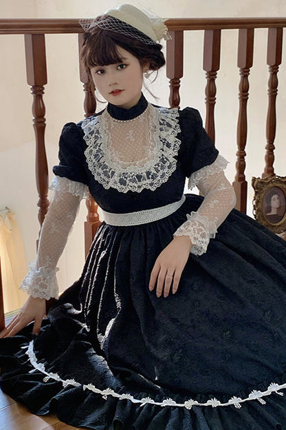 Beautifully Finished Dress in a Timeless Design
