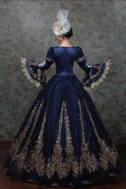 Finely Styled Dress with a Classic Vintage Look