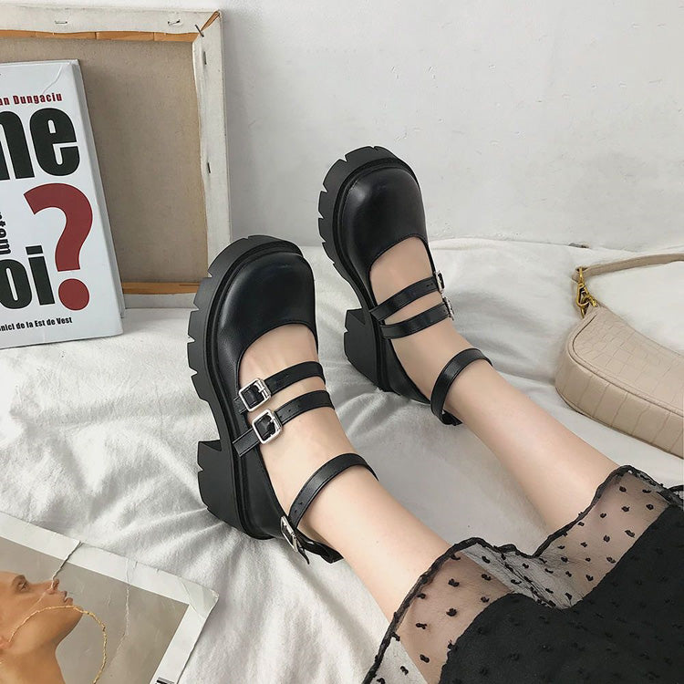 Casually Elegant Shoes with a Refined Edge