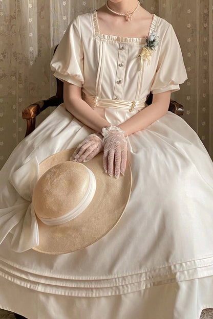 Classic Vintage Dress with a Flattering Fit