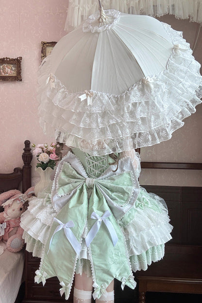Finely Styled Dress with a Classic Vintage Look