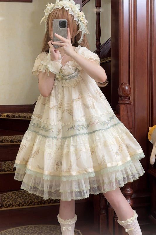 Subtly Elegant Dress with a Refined Vintage Look