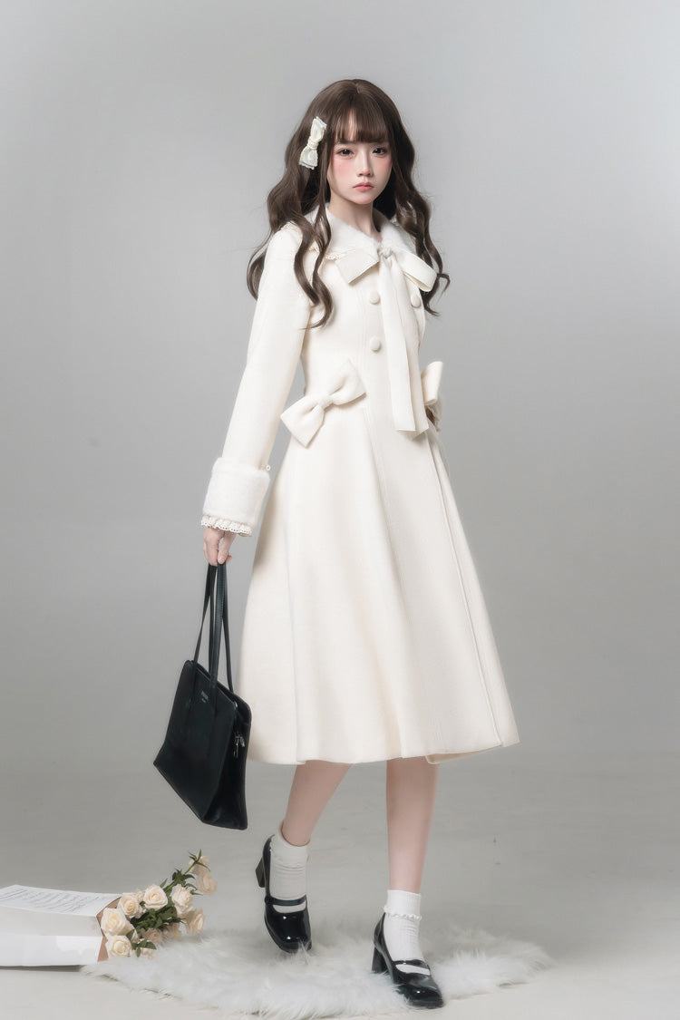 Beautifully Finished Coat in a Timeless Design